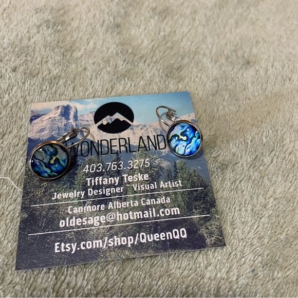 New With Tags Fashion Earrings - Picture 2 of 3